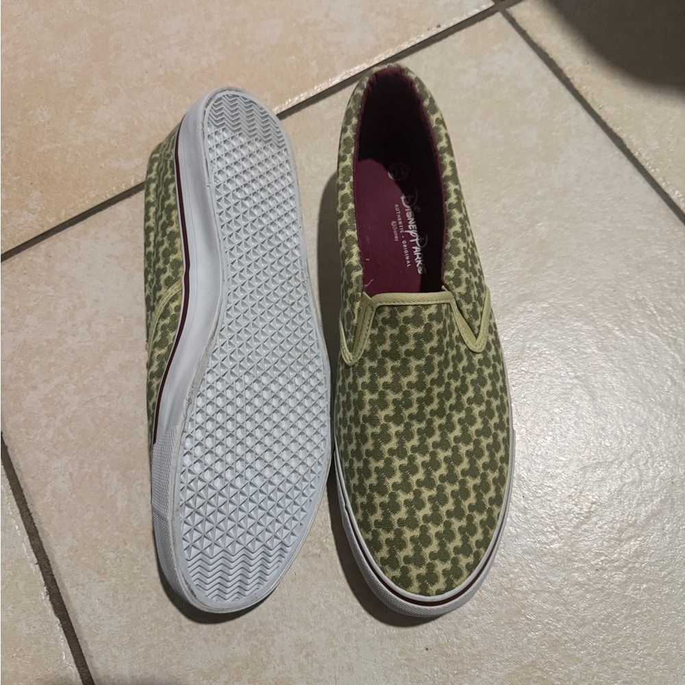 Disney Parks Olive Green Canvas Slip On Shoes Mickey Mouse Print Mens 10 - Picture 2 of 10